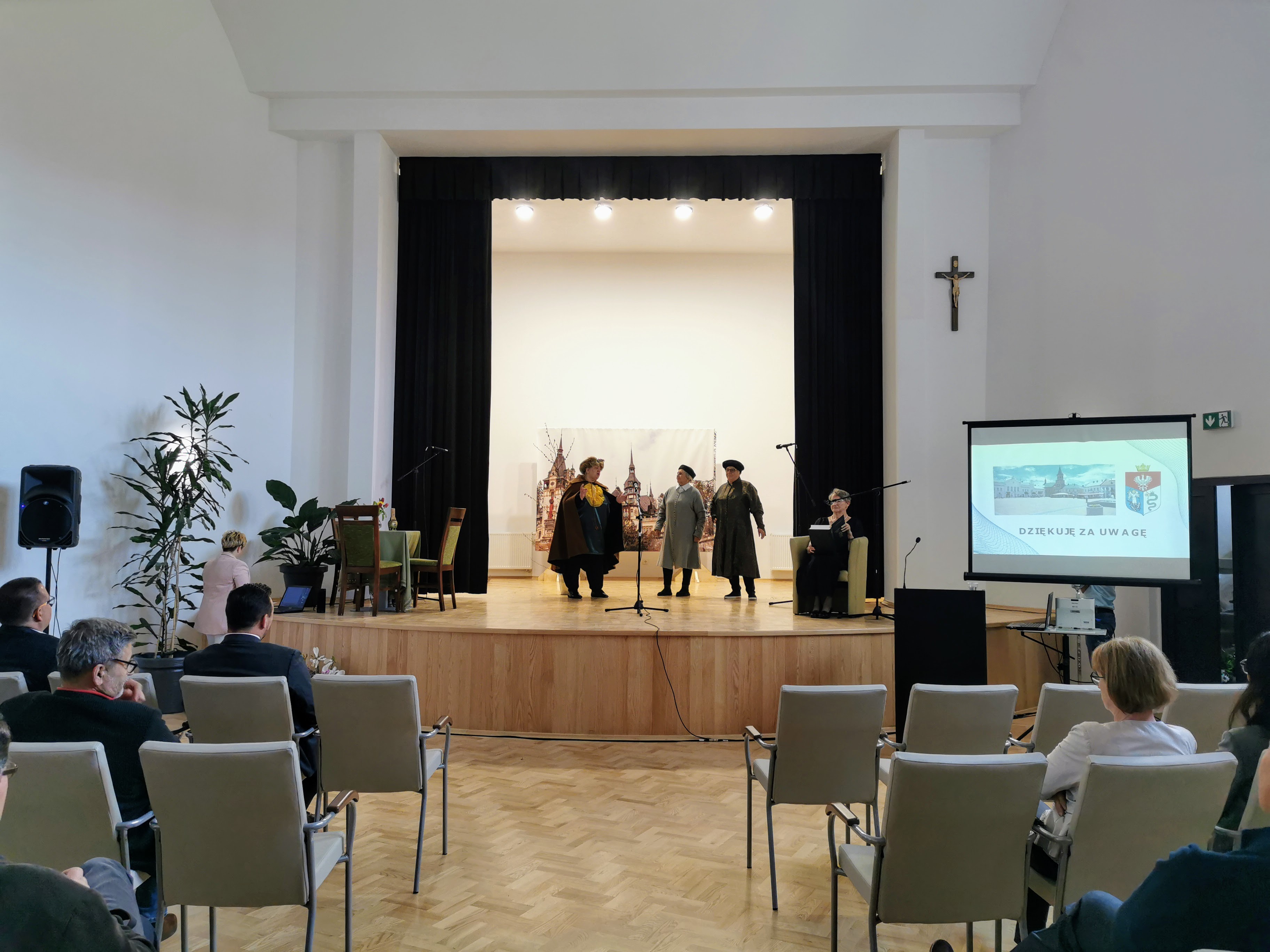 Przedstawienie teatralne wykonane przez podopiecznych Caritasu Archidiecezji Przemyskiej  w Mieście Sanok