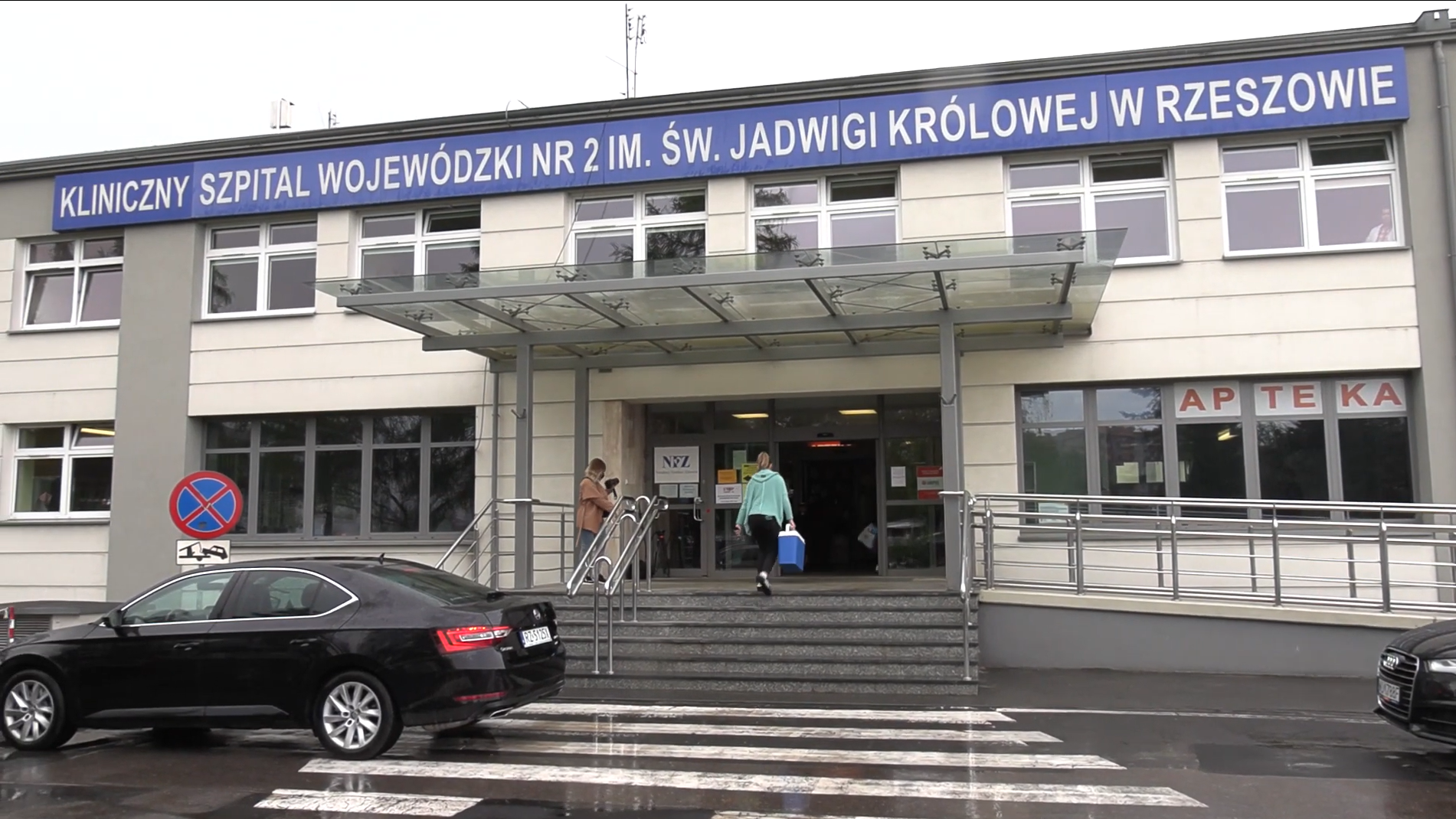 Budynek z napisem "Kliniczny Szpital Wojewódzki nr 2"